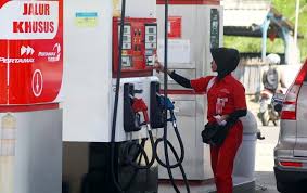 Menyesuaikan Harga Minyak Dunia, Harga BBM Indonesia Akan Turun?