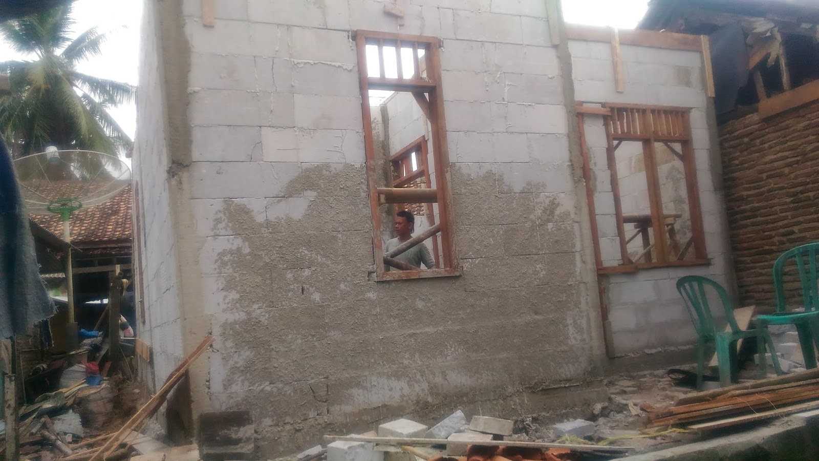 Diduga Pembangunan Rumah Tidak Layak Huni di Desa Labuan Rugikan Penerima Manfa’at