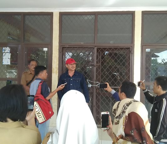 Tuntut Gaji, ASN Dinas PUPR Lampung Utara Segel Kantornya, Kadis Tak Pernah Masuk