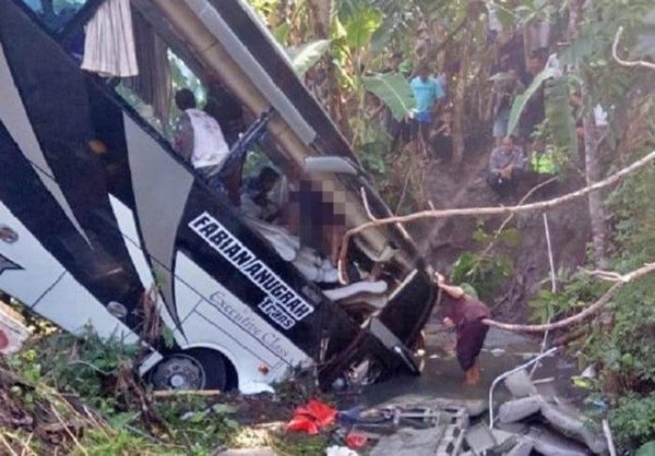 Bus Rombongan Guru TK Masuk Sungai Lima Tewas 45 Luka Luka