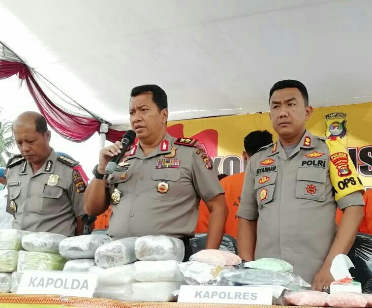Kapolda Lampung Ekpose Tangkapan 21kg Sabu dan 40 Ribu Butir Inex di Polres Lampung Selatan