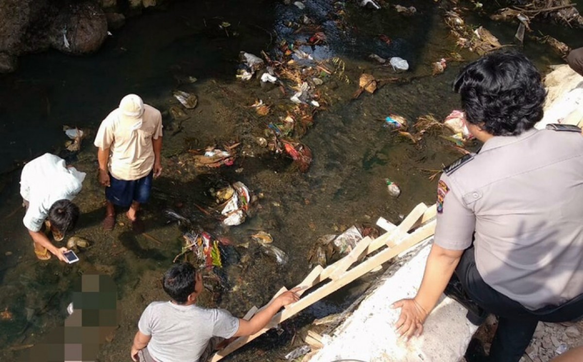 Warga Panglima Polim Digegerkan Penemuan Mayat Orok Bayi di Aliran Sungai