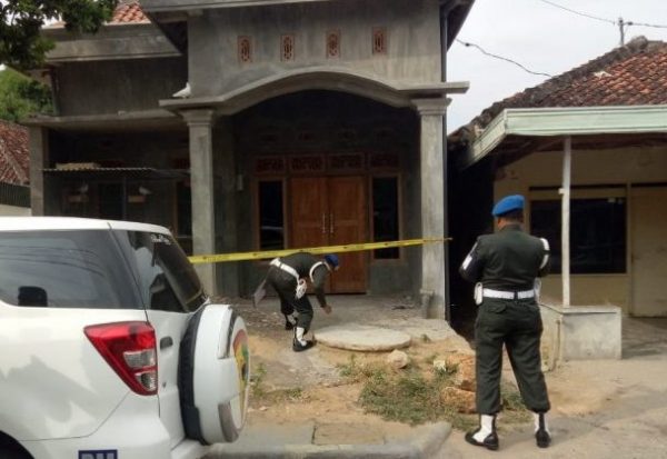 Diduga “Ganggu” Istri TNI Oknum Anggota Reskrim Kena Sangkur?