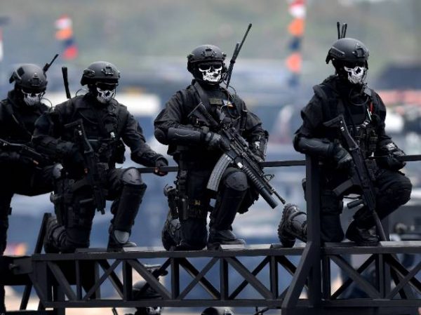 HUT ke 74 TNI Presiden Janjikan Tunjangan Prajurit TNI 80 Persen 2020 Hingga Atraksi Ribuan Prajurit