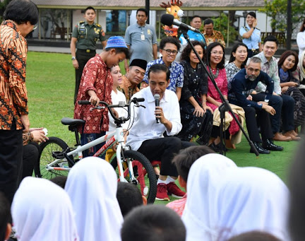 Beri Pertanyaan untuk Anak-Anak, Presiden Dibuat Bingung Suara Tangisan