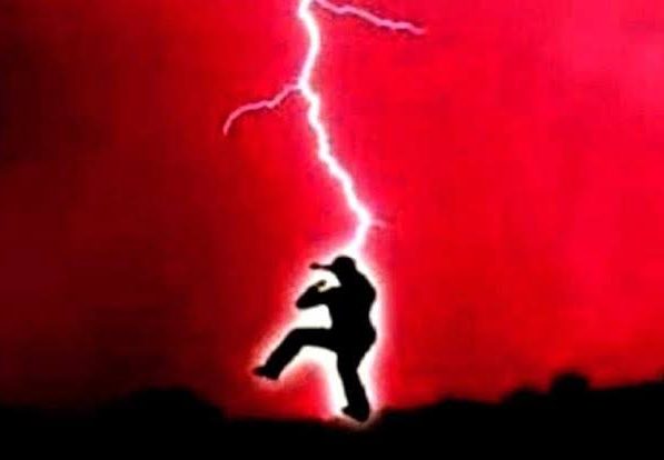 Main HP Saat Hujan Tiga Buruh Pencabut Singkong di Margototo Tersambar Petir Dua Tewas