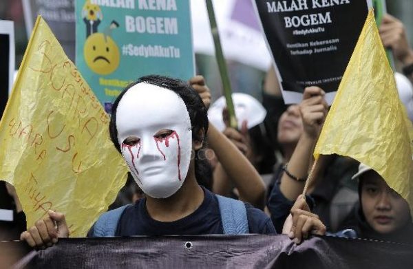 Liputan May Day, Wartawan dan Foto Grafer Tempo Dianiaya Polisi, Kamera Dirampas dan Kaki Diinjak Injak