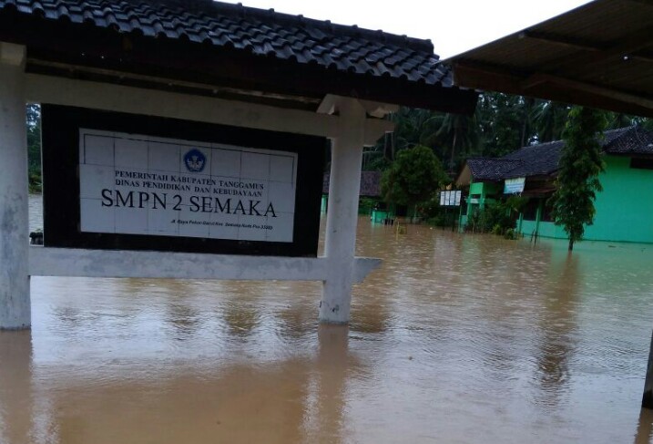 Musim Penghujan Warga Aliran Sungai Way Semaka Was Was