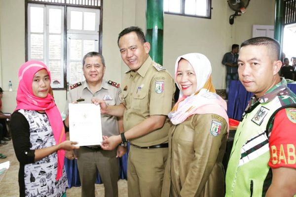 Wabup Fauzi Bagikan Sertipikat PTSL di Ambarawa
