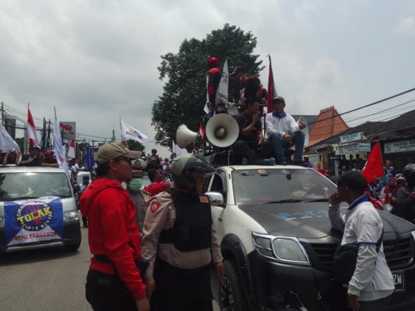 Buruh Banten Aksi Damai Tolak UU Omnibus Law