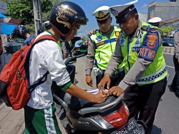 Razia Rutin Sat Lantas Polresta Terapkan E-Tilang Bayar di Tempat