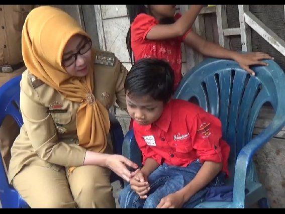 Bupati Dewi Handajani Kabulkan Mimpi Exsel si Bocah Distabilitas