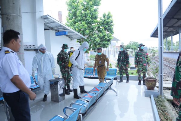 Pemda Way Kanan Seprot Disinfektan Covid-19 Fasilitas Umum