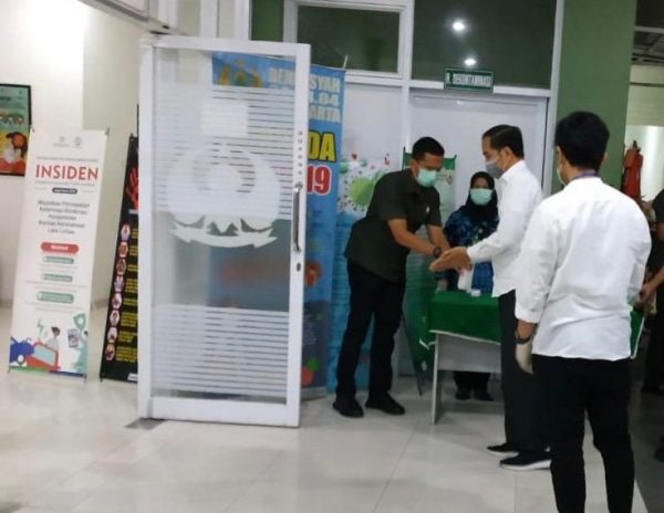 Kepergian Ibunda Jokowi Terbang Ke Solo, Kabinet Diminta Tidak Layat