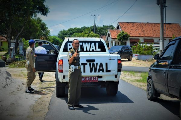 Sat Pol PP Tubaba Sosialisasi dan Penyemprotan Antisipasi Penyebaran Covid-19