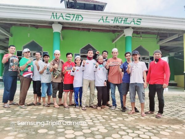 FPI dan BKMT Lampura Bakti Sosial Bersihkan Dua Masjid dengan Disinfektan