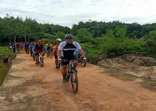 Kapolda dan Pejabat Utama Goes Sepeda Diareal PTP VII Unit Bergen