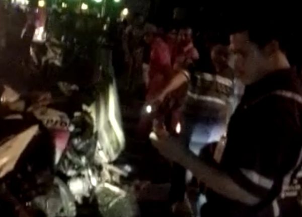 Truk Gula Seruduk Puluhan Kendaraan di Pintu Masuk Bakauheni Tiga Orang Tewas