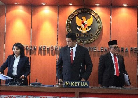 Alasan Salat Bareng Komisioner KPU Lampung Tetap Dipecat DKPP