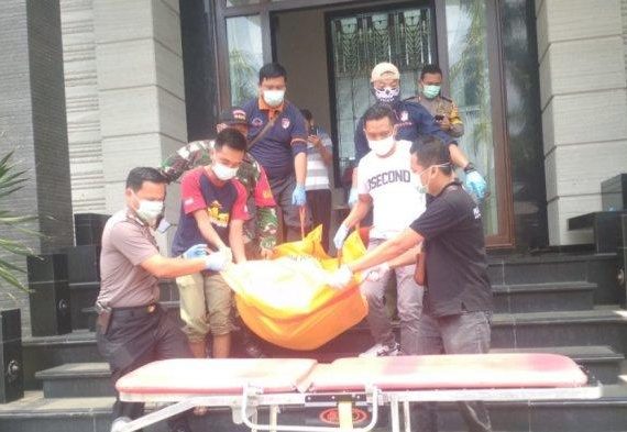 Bos Blau Koko Dedi Ditemukan Tewas Berdarah Dalam Kamar Rumahnya di Villa Citra