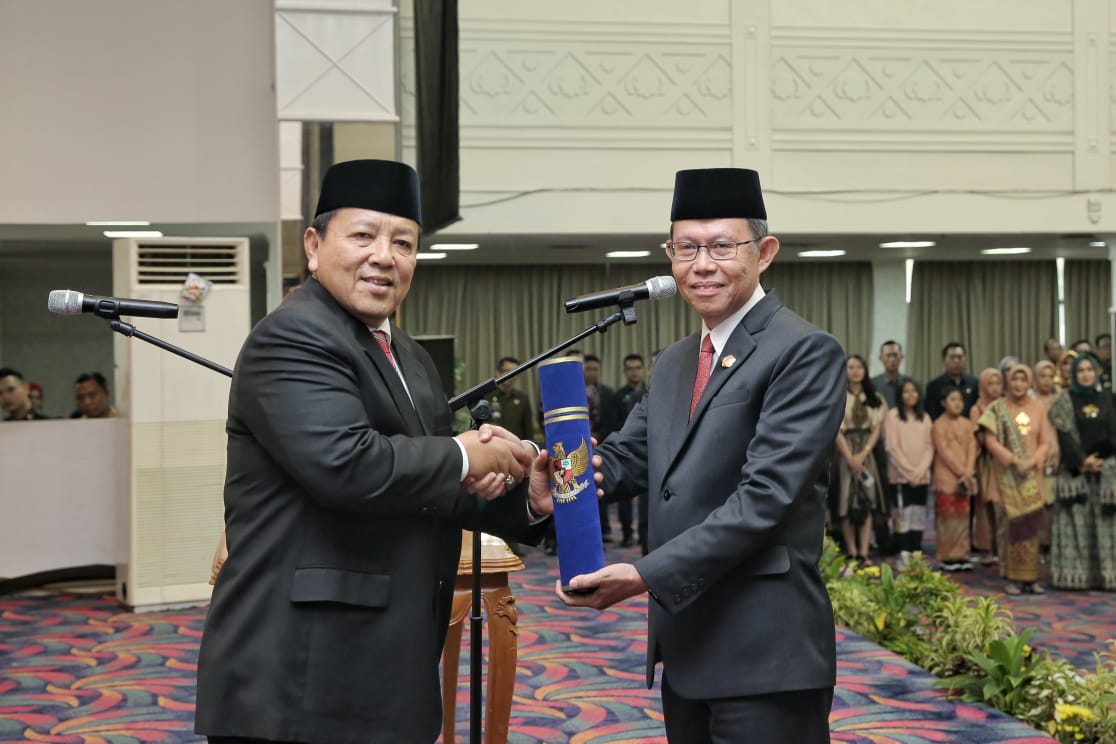 Meski Dikritik, OJK Legalkan Sekda Jadi Calon Komisaris Utama Bank Lampung?