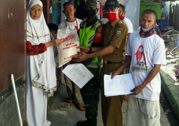 Pembagikan Beras Pemda Kota Bandar Lampung Untuk Covid-19 Jadi Ajak Kampanye Eva Dwiana?