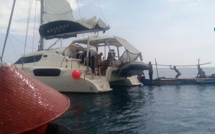 Pandemi Covid-19 Tiga Kapal Pesiar Asing Turun Jangkar di Pantai Pugung Pesisir Barat