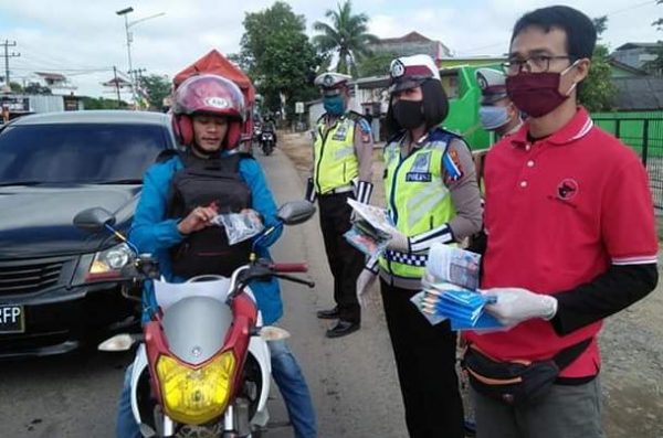 Endro S Yahman dan Keluarga Besar PDI Perjuangan Pringsewu Kampanyekan Pencegahan Covid 19