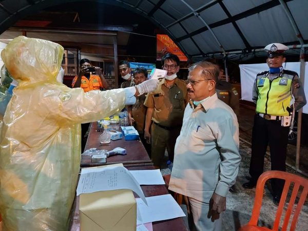 Antisipasi Penyebaran Covid-19 Bupati Padang Pariaman Tinjau Posko di Perbatasan