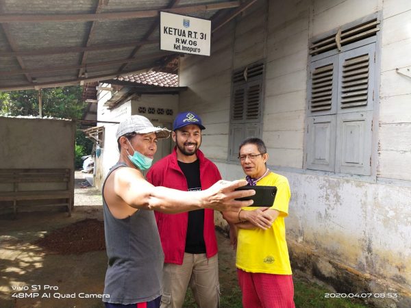 Peduli Penyebaran Covid-19 Dan DBD, Fritz Bersama Warga Lakukan Penyemprotan
