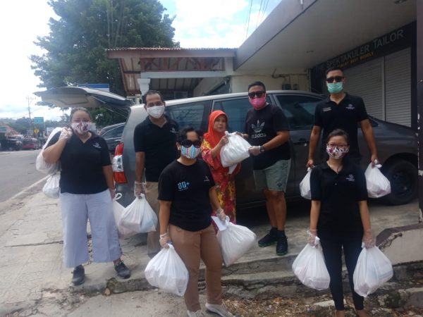 Managemen Sheraton Lampung Hotel Berbagi Sembako Peduli Dampak Covid-19