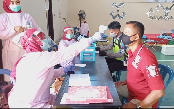 Puluhan Personel Polres Lampura Donorkan Darah Untuk Penanggulangan Covid-19