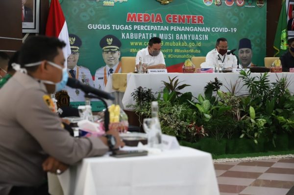 Dodi-Beni Bersama Forkopimda Bagikan Nasi Kotak, ada Dapur Umum Makan Siang Malam Bagi Warga Terdampak Covid-19