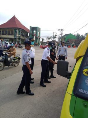 Dishub Pesawaran Melakukan Penyemprotan Disinfektan Angkutan
