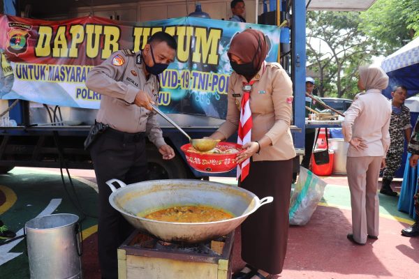 Gugus Tugas bersama Pramuka dan Resimen UMPRI Buka Dapur Umum