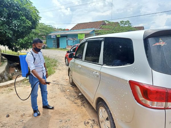 Desa Aji Jaya Simpang Pematang Semprot Disinfektan Lalulintas Kendaraan