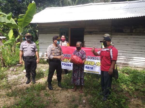 Hari Kartini Polsek Tanjung Raya Baksos Bagikan Sembako