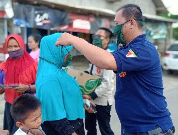 MCCC Way Kanan Bagikan Masker Gratis Kepada Masyarakat