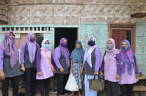 IKWI PWI Lampung Peduli Pandemi Covid-19 Bagikan Sembako