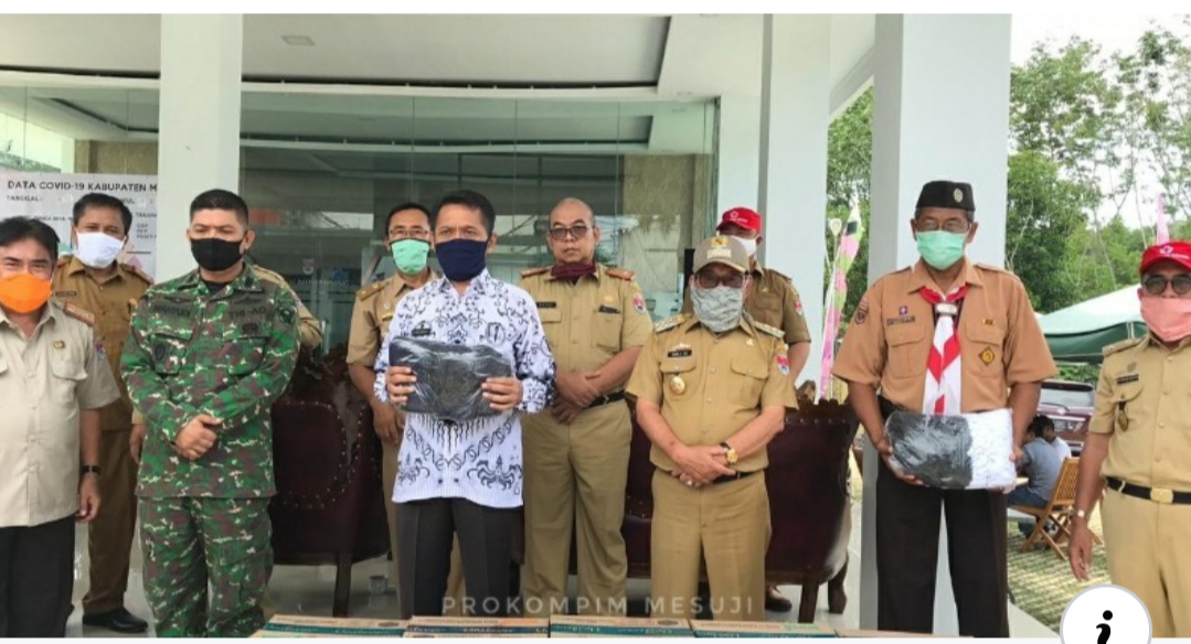 PMI Bersama PGRI dan Pramuka Seprot Disinfektan Serentak