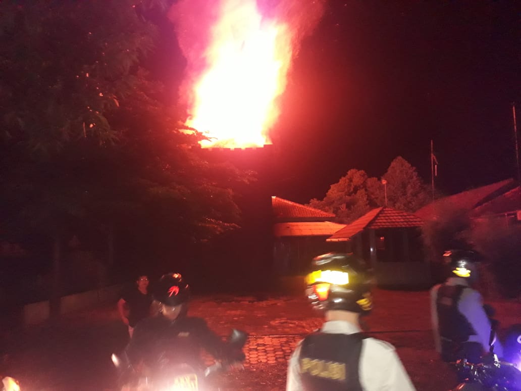 Cafe Wan Ajo Kota Bumi Terbakar Warga Geram Lihat Blangwir Lamban