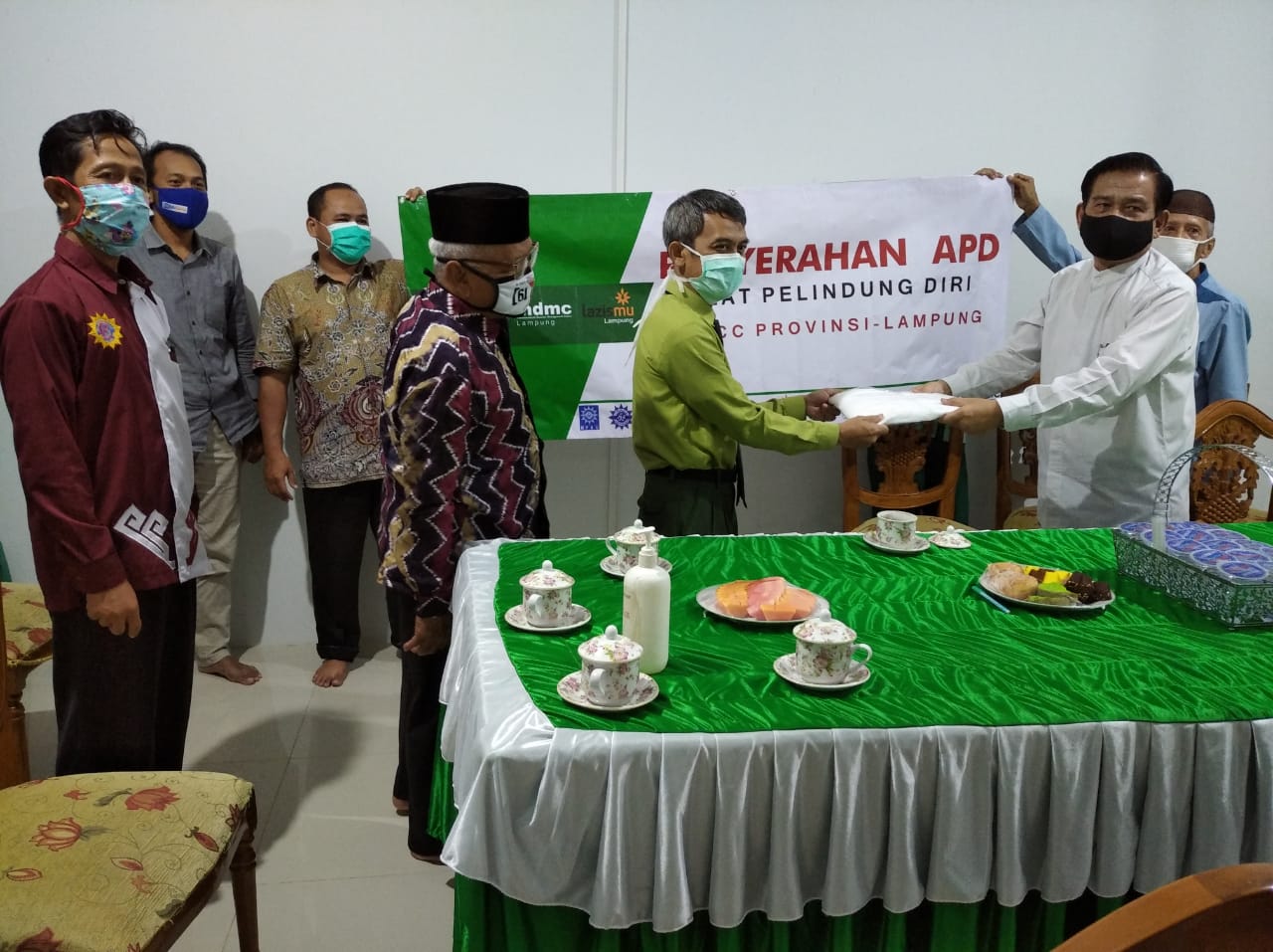 MCCC Serahkan Bantuan APD Untuk Penanggulangan Covid-19