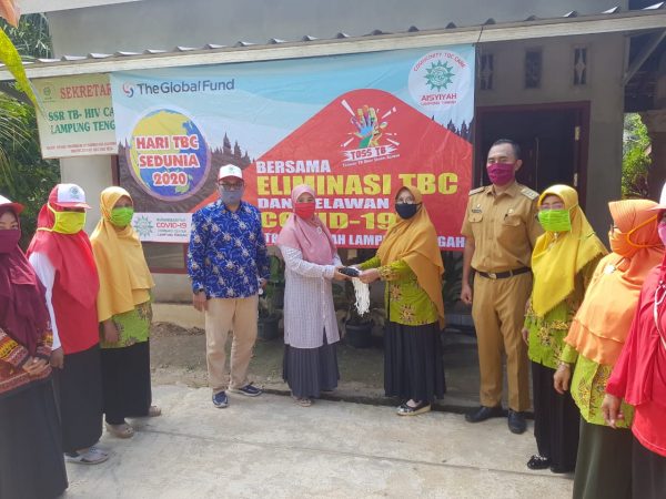 Gebyar Hari TBC Sedunia, TBC Care Aisyiyah Lamteng Bagikan Makanan dan Masker