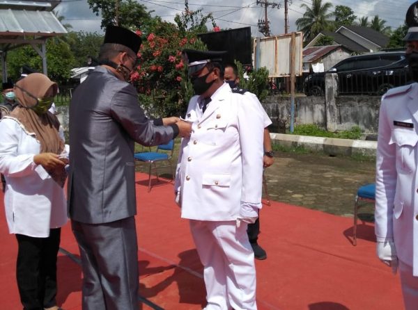 Camat Sanga Desa Suganda Lantik Lima Kades Terpilih