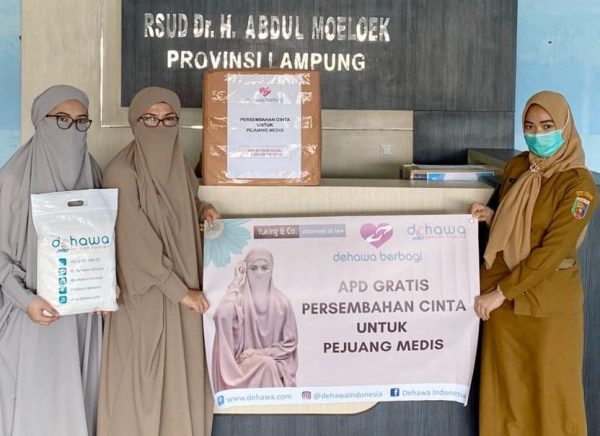 DEHAWA Berbagi dan Kantor Hukum Yuking Salurkan APD ke RS Abdoel Moeloek
