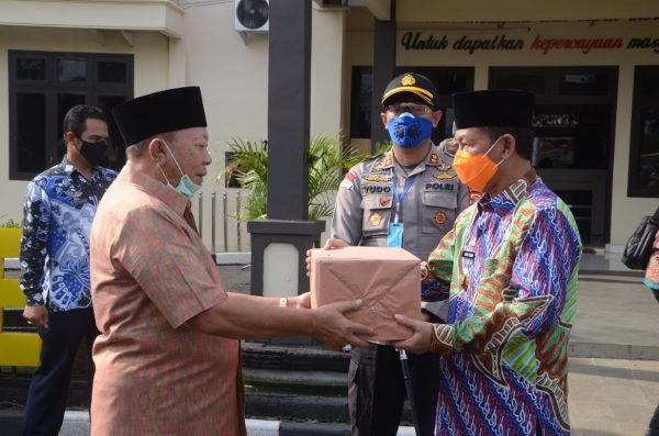 Plt Bupati Lampung Utara Terima Bantuan 140 APD dari PT Nakau Lampung