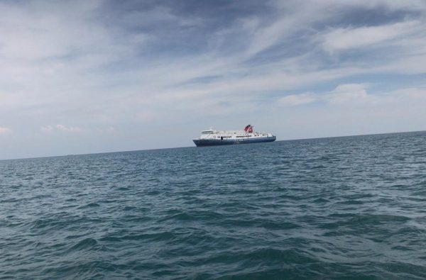 KMP Mutiara Sentosa III Tanjung Priuk-Panjang Mati Mesin di Selat Sunda 122 Penumpang Dievakuasi SAR