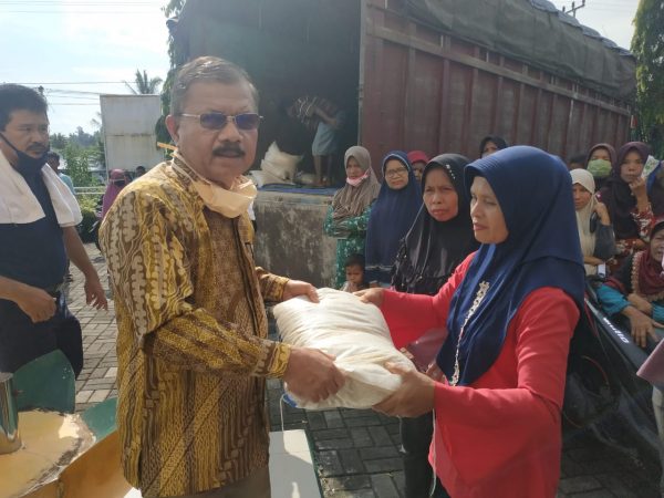 Bupati Padang Pariaman Secara Marathon Telah Salurkan Bantuan kepada 23.539 KK