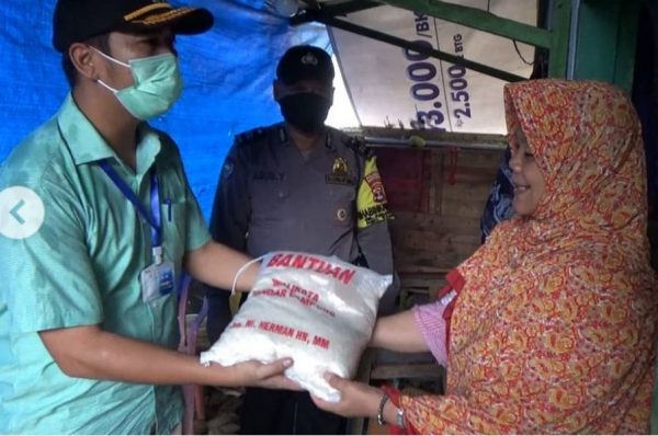 Beras 400 Ton Untuk 80 Ribu Warga Bandar Lampung Ada Tulisan Bantuan Walikota Bandar Lampung Herman HN