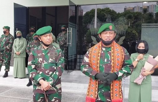 Kolonel Inf Toto Jumariono Jabat Danrem 043/Gatam Kolonel Taufik Hanafi Ke Mabes TNI